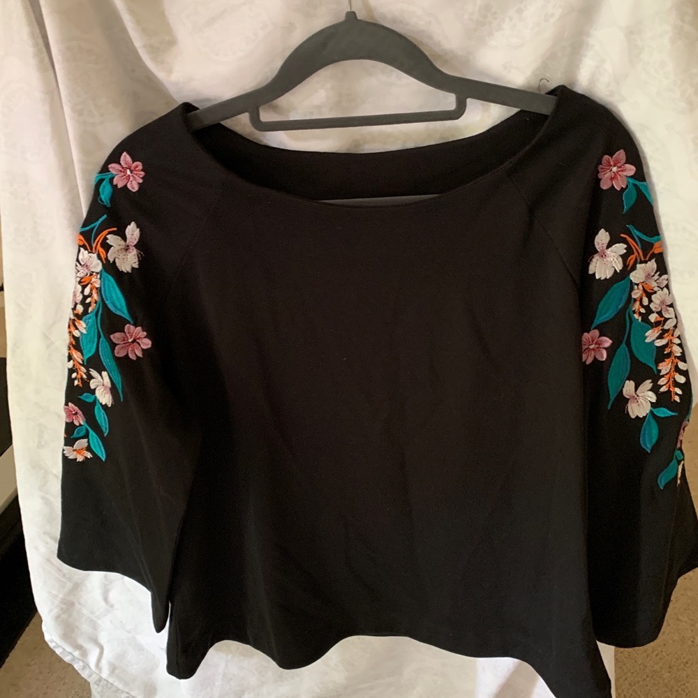 Black floral top